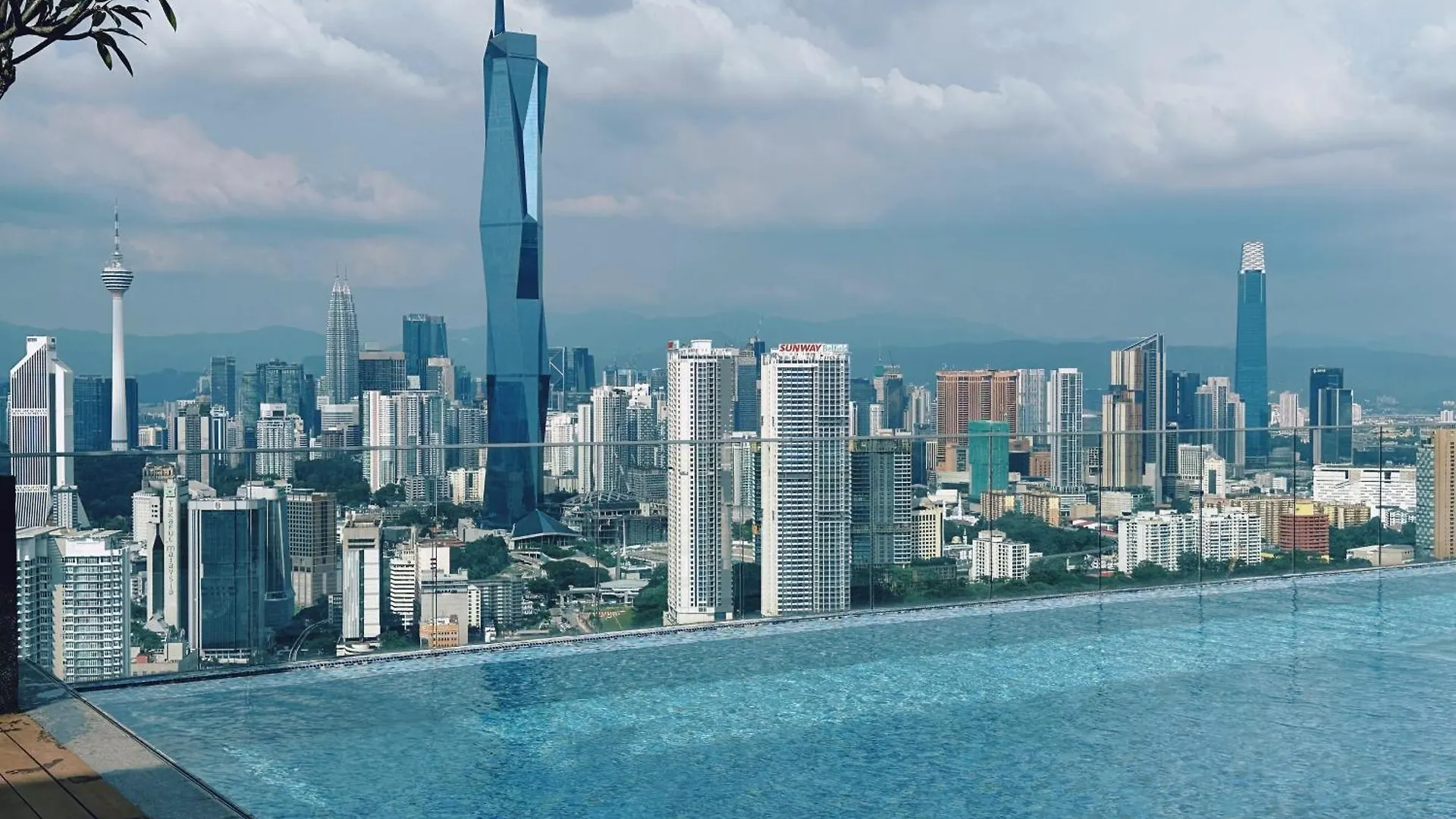 Kl Sentral Monorail 4 Pax Kuala Lumpur, Sky Pool Family Merdeka 118 Nice View 0*,