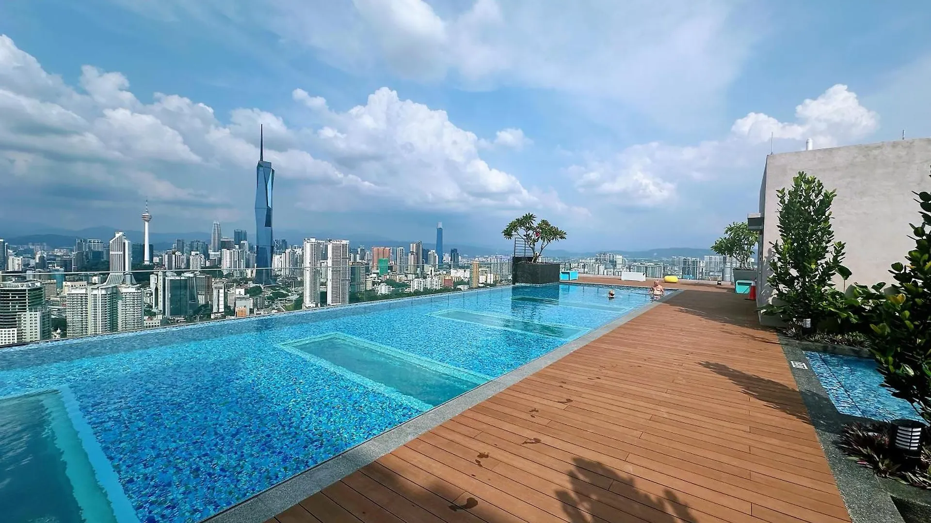 Kl Sentral Monorail 4 Pax Kuala Lumpur, Sky Pool Family Merdeka 118 Nice View